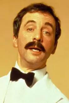 Andrew Sachs como: Interviewer / 1st Naval Officer / Security Chief