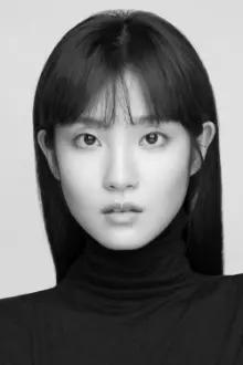 Kim Su-yeon como: Yeong Gi-eun