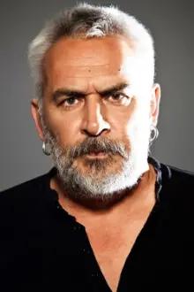 Eray Özbal como: Osman