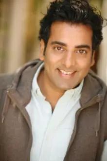Aalok Mehta como: Reggie
