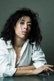 Naidra Ayadi como: Samira