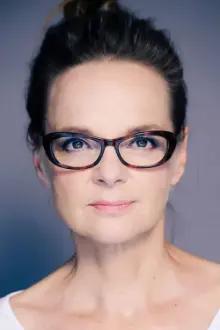 Sissy Höfferer como: Karin Reuter