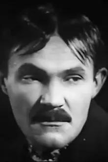 Aleksandr Zhukov como: Mikhail Kashirin, an uncle