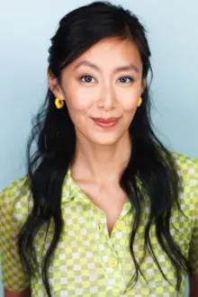 Katie Kuang como: Leonora