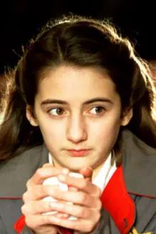 Hannah Taylor-Gordon como: Anne Frank