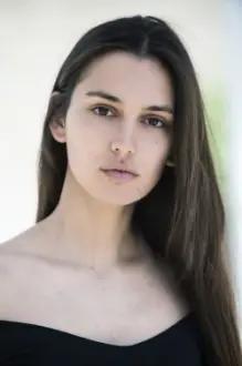 Viola Sofia Betti como: Anna