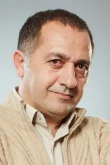 Mehmet Bilge Aslan como: Emin