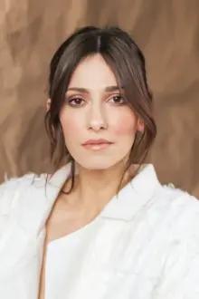 Dana Rogoz como: Adriana
