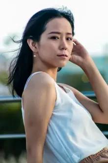 Becky Zhu Wu como: Adela Cheng