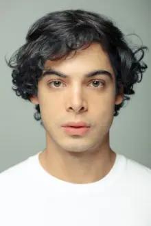 Leonardo Bianchi como: Tiago