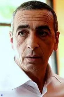 Smaïl Mekki como: Khaled Bouchdal
