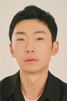 Lee Jin-seong como: Ho-young