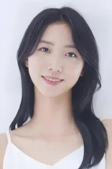 Lee Yoon-jeong como: Yoo-kyeong [Young]