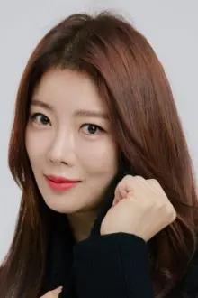 Choi Sung-hee como: Seong-hwa (선화)