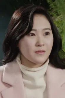 Heo Yoon-joo como: Ji-soo (지수)
