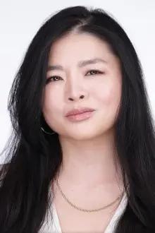 Ruibo Qian como: Tara Zhang