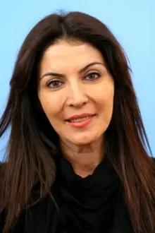 Ceyhan Gölçek como: Leyla
