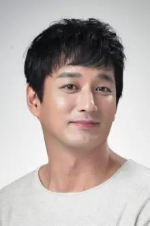 Lee Jae-hwang como: Min Gun Woo