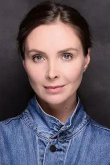 Elena Radevich como: Agniya