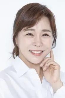 Dong Hyo-hee como: Sang-woo's Mother