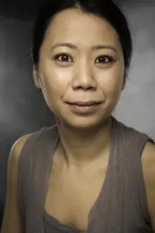Tina Chiang como: Bank Teller