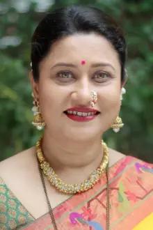 Suchitra Bandekar como: Saudamini