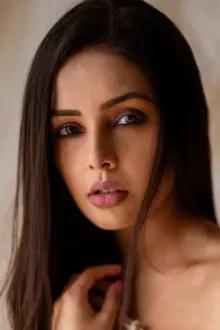Shivani Rangole como: Astha
