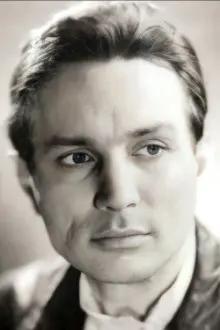 Nikolai Klyuchnev como: Grigoriy
