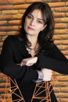 Eka Chkheidze como: Zazas Wife
