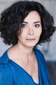 Darina Al Joundi como: Raha Azim