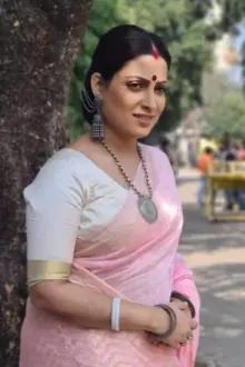 Arpita Mukherjee como: Gitanjali Devi