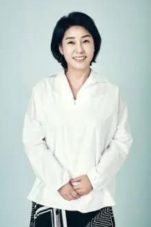Yang Geum-seok como: So-Yeon's mother